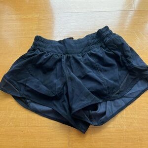 Lululemon women’s hotty hot shorts